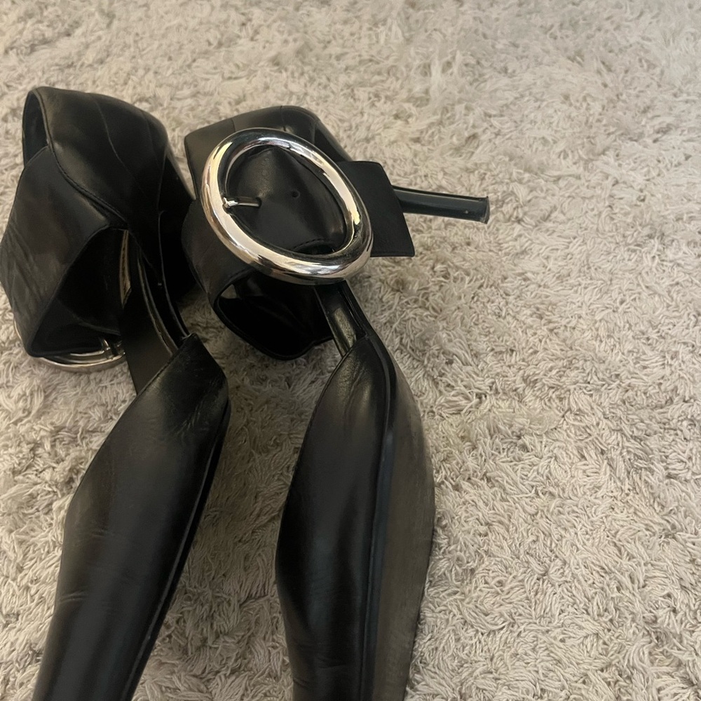 Nine West Women’s Black Strappy Kitten Heels with Silver Buckles Sz 8.5 - Picture 4 of 5
